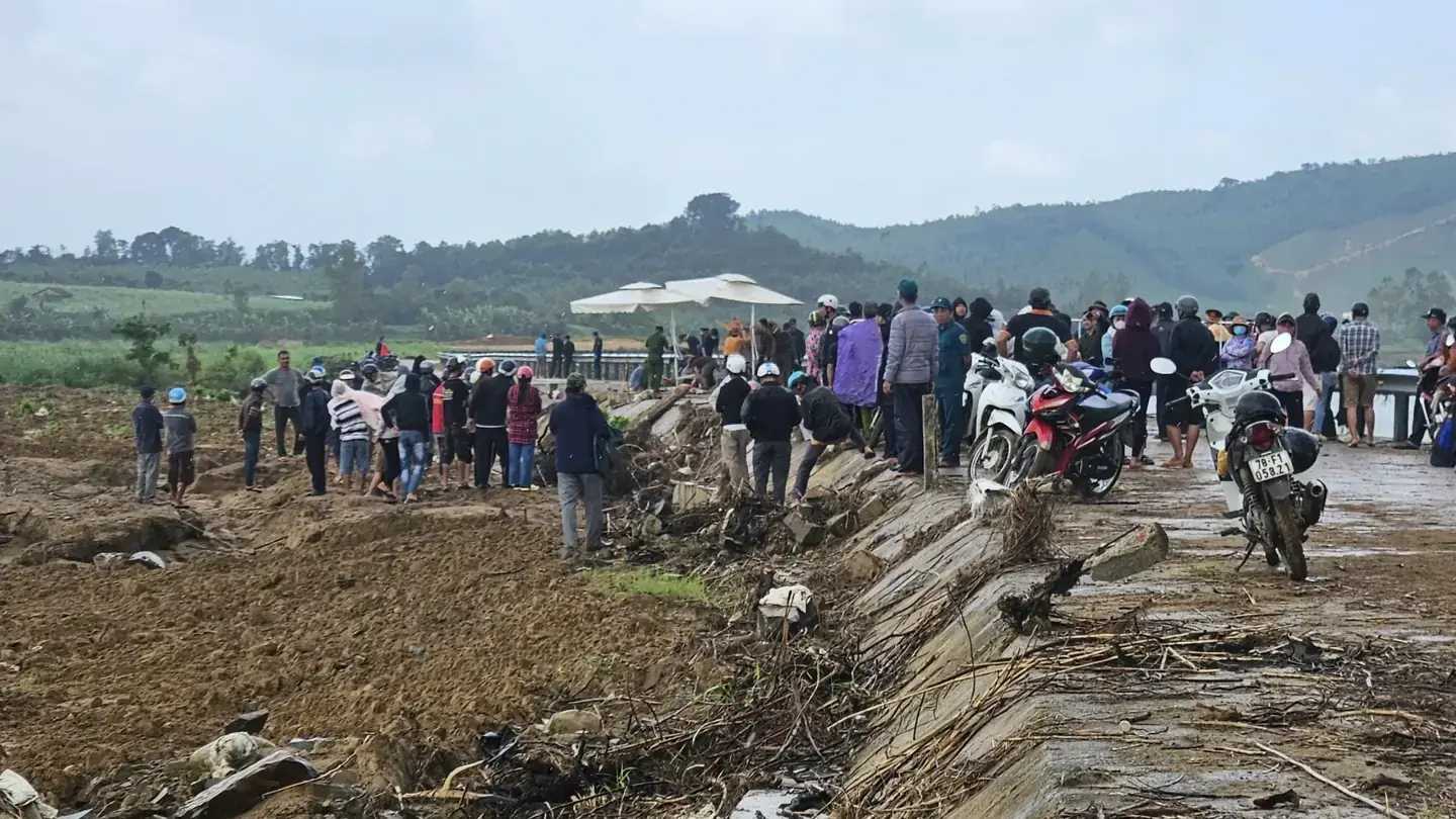 Bốn người tử vong do sập bờ kè tại Đắk Lắk